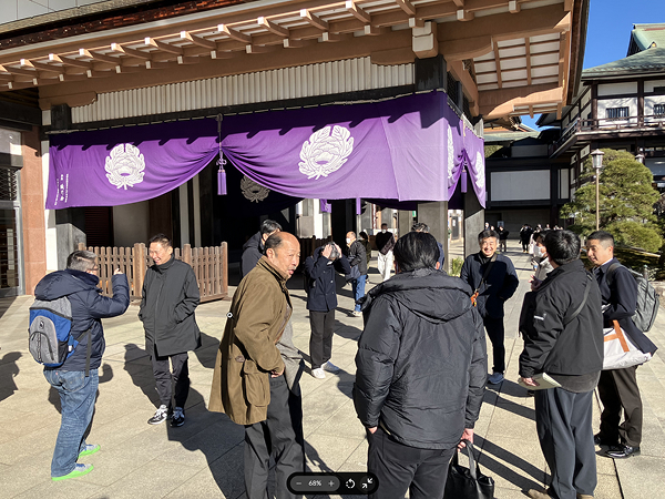 成田山　協力会社の皆さんとで安全祈願を行う