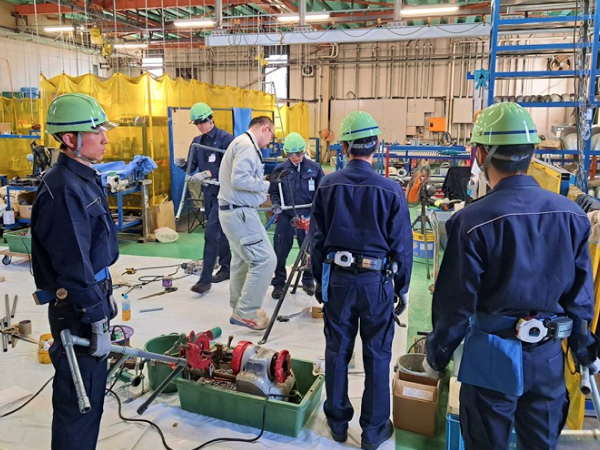 新入社員研修　座学および実習